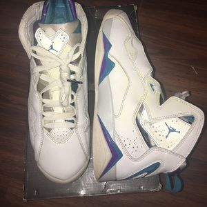 Used jordan 7 ,size 7Y