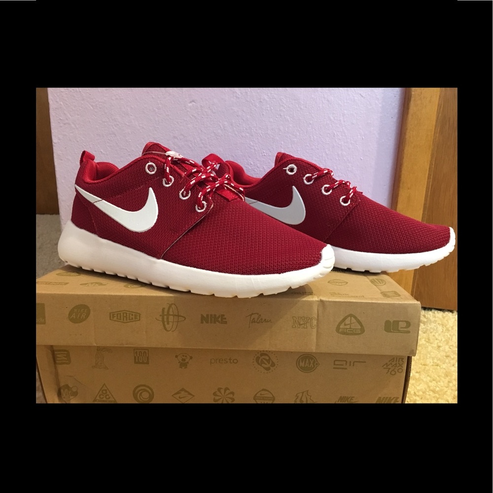 Burgundy Nike Roshe