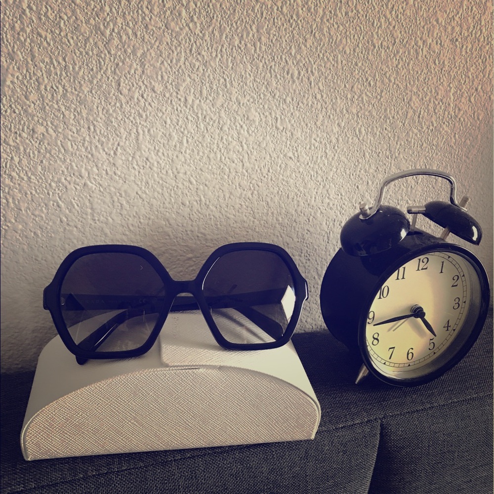 Prada oversized sunnies * price reduced*