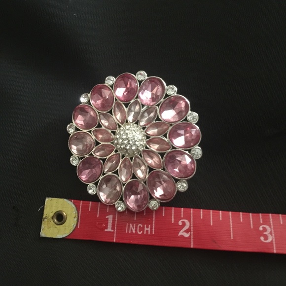 Pretty pin - Picture 2 of 2