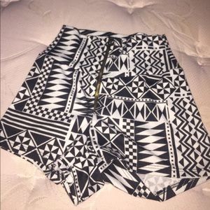 Aztec black and white stretchy Shorts !