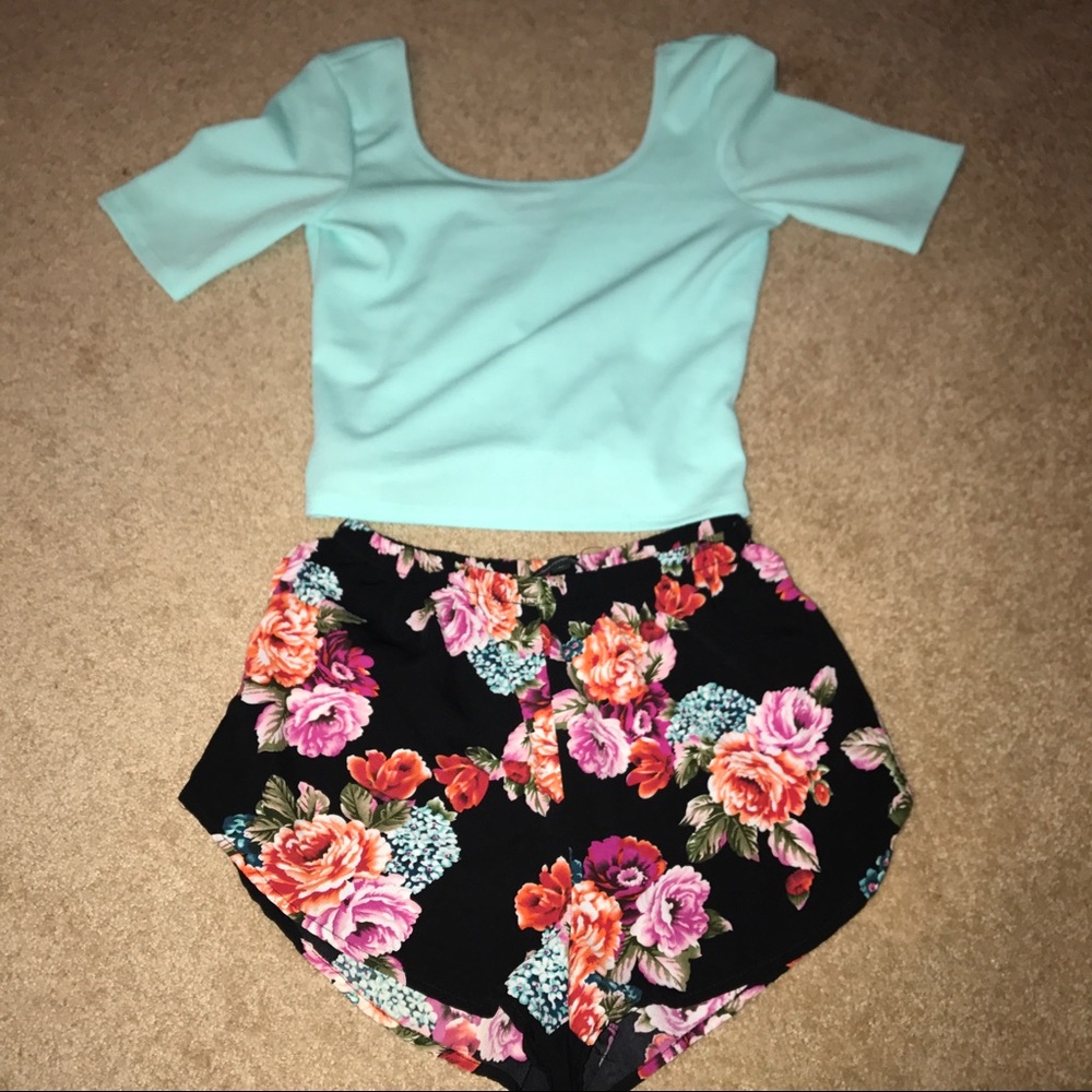 Flowy shorts with flowers