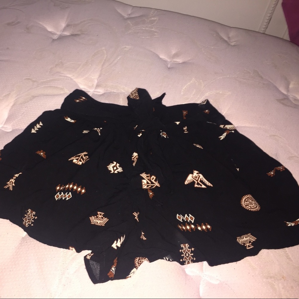 Cute forever 21 shorts with bow and zipper on side