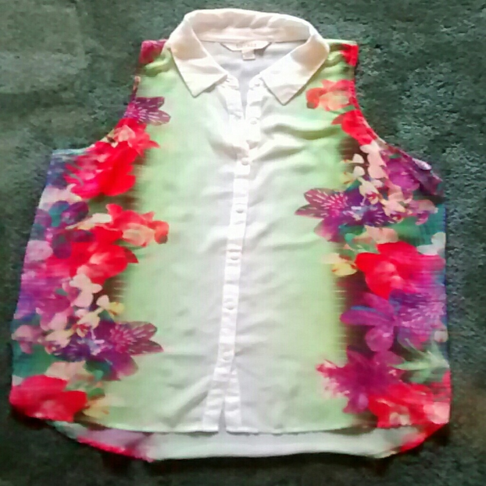 Sleeveless blouse with collar