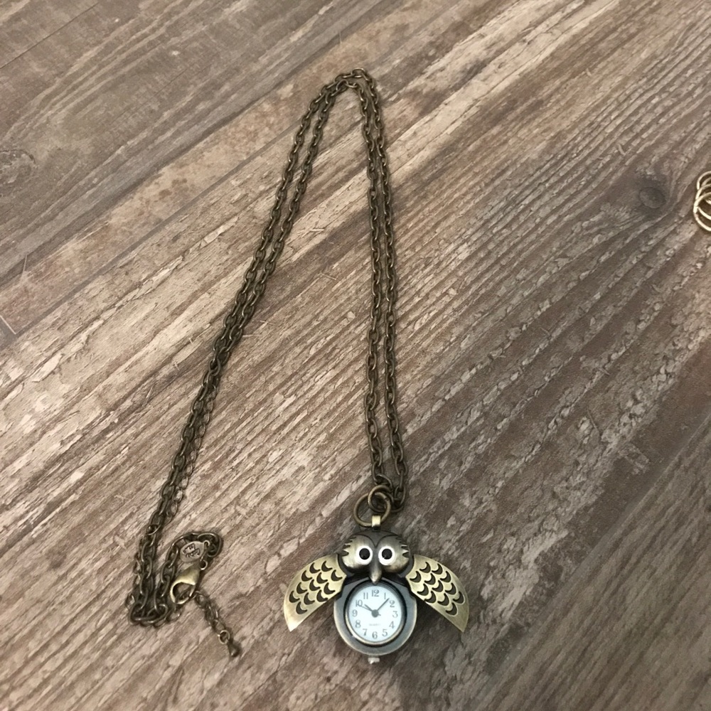 2/$10 Lot of Two costume jewelry necklaces