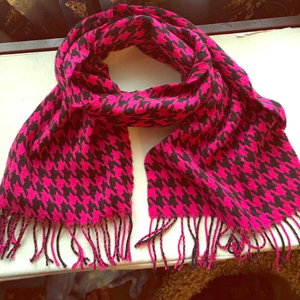 Houndstooth scarf