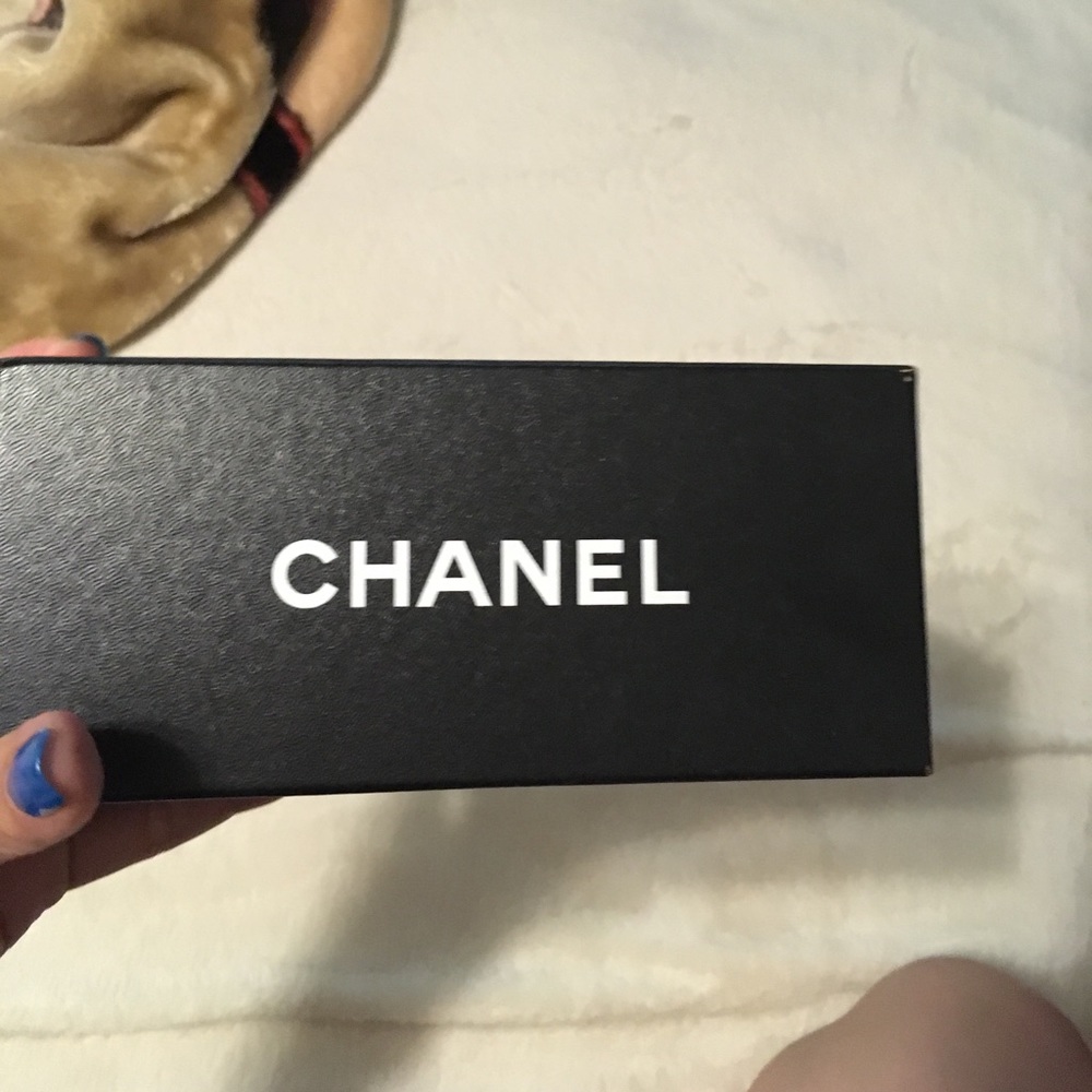 Original Chanel sunglasses almost brand new