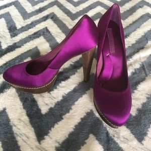 sale! BCBGMAXAZRIA purple satin platform pumps