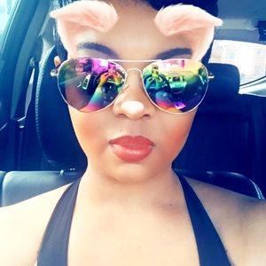 Meet your Posher, Shontea