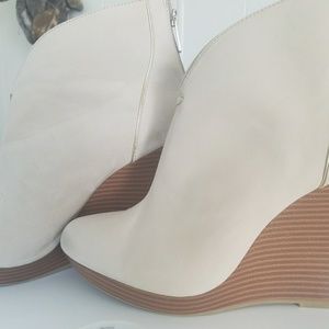 Jennifer Lopez boot heels