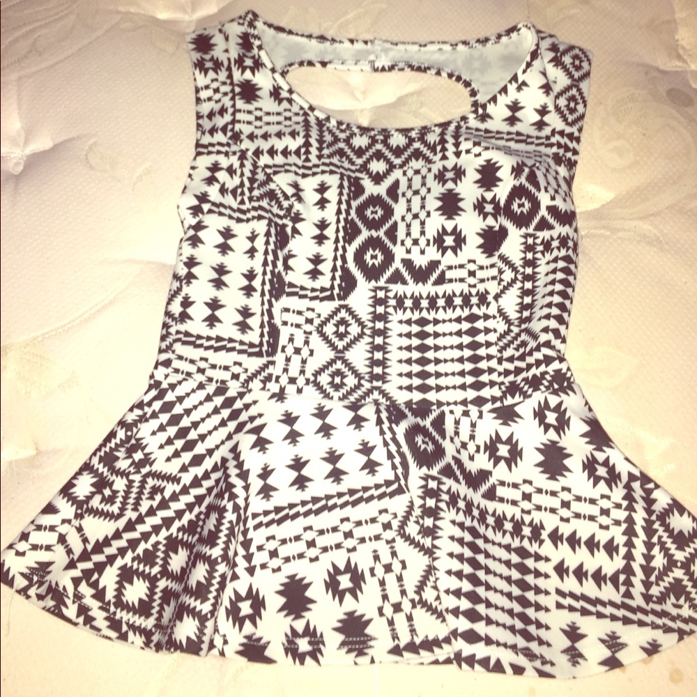 Aztec black and white top ! Cute for summer !