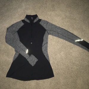 LIKE NEW: Lululemon half-zip long sleeve. Size 6