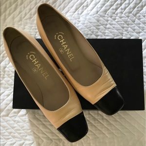 CHANEL Chevreau beige/noir shoes