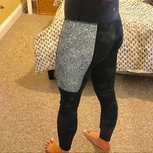 blue camo lululemon wunder under pants size 6