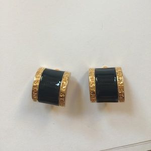 ST.JOHN vintage clip on earrings