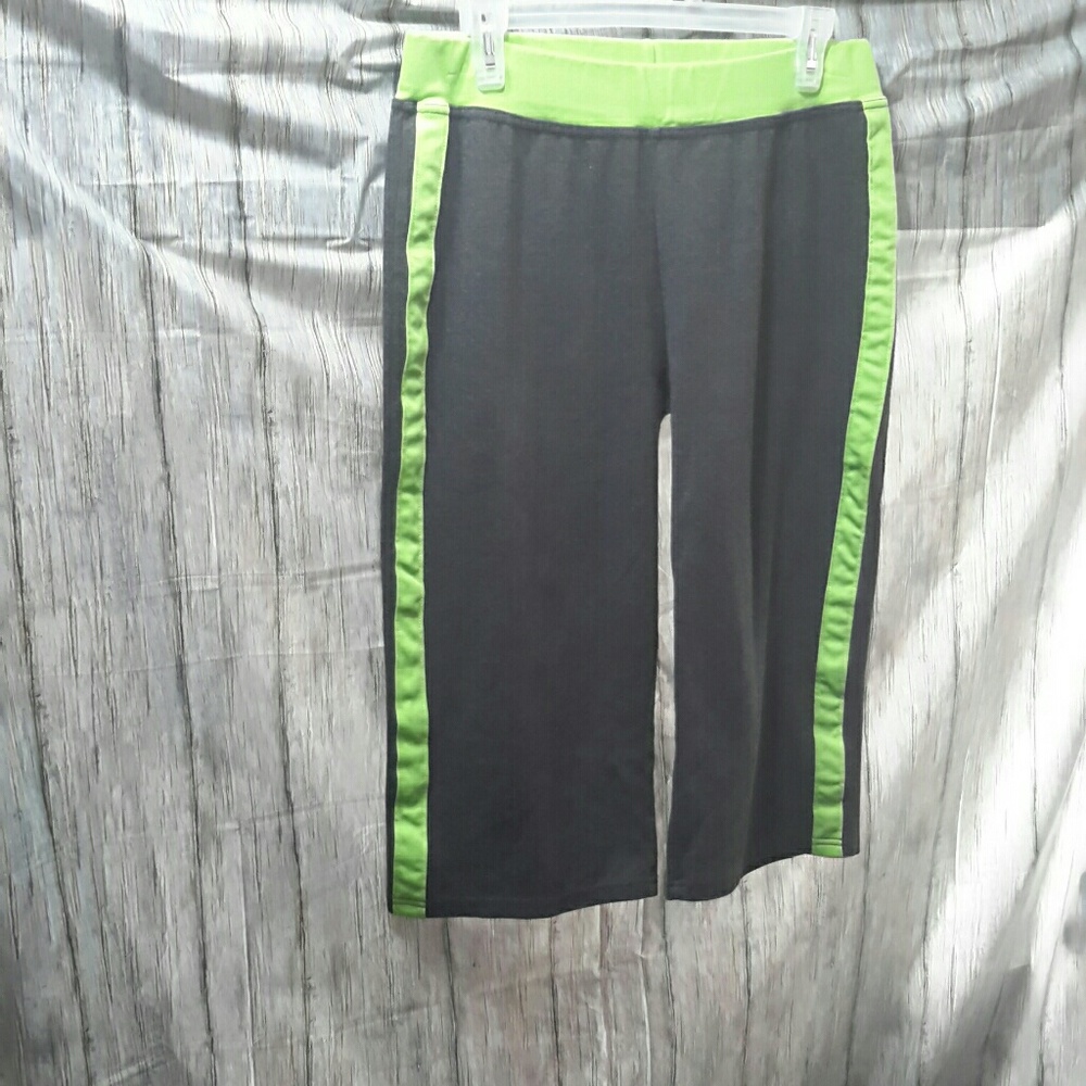 Price Cut, Workout stretch pants. 1\2 pant sz.Lg