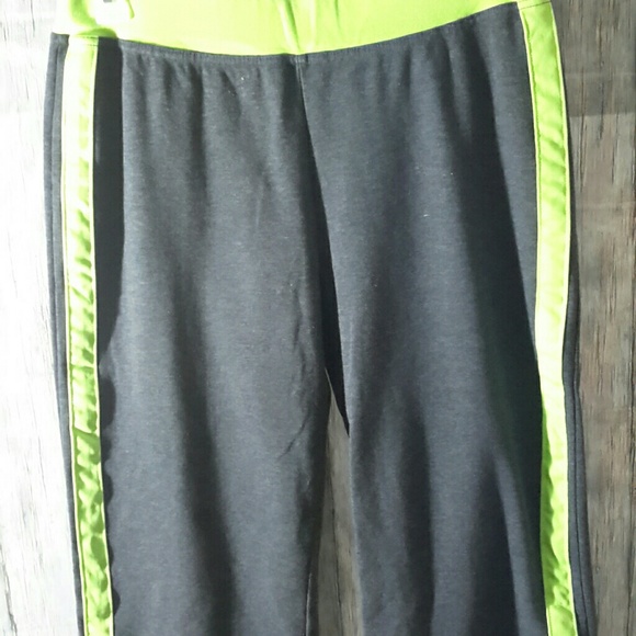 Price Cut, Workout stretch pants. 1\2 pant sz.Lg - Picture 3 of 4