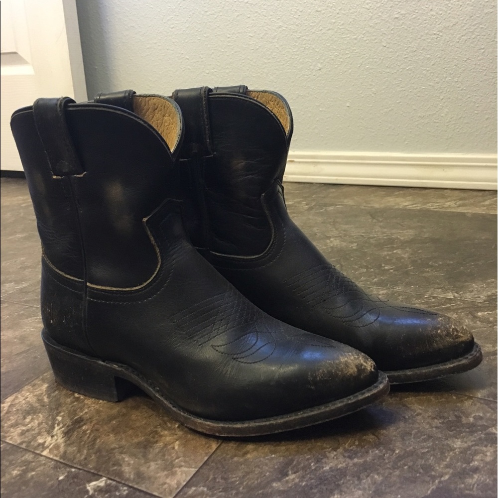 Host pick!! Frye distressed leather short boot