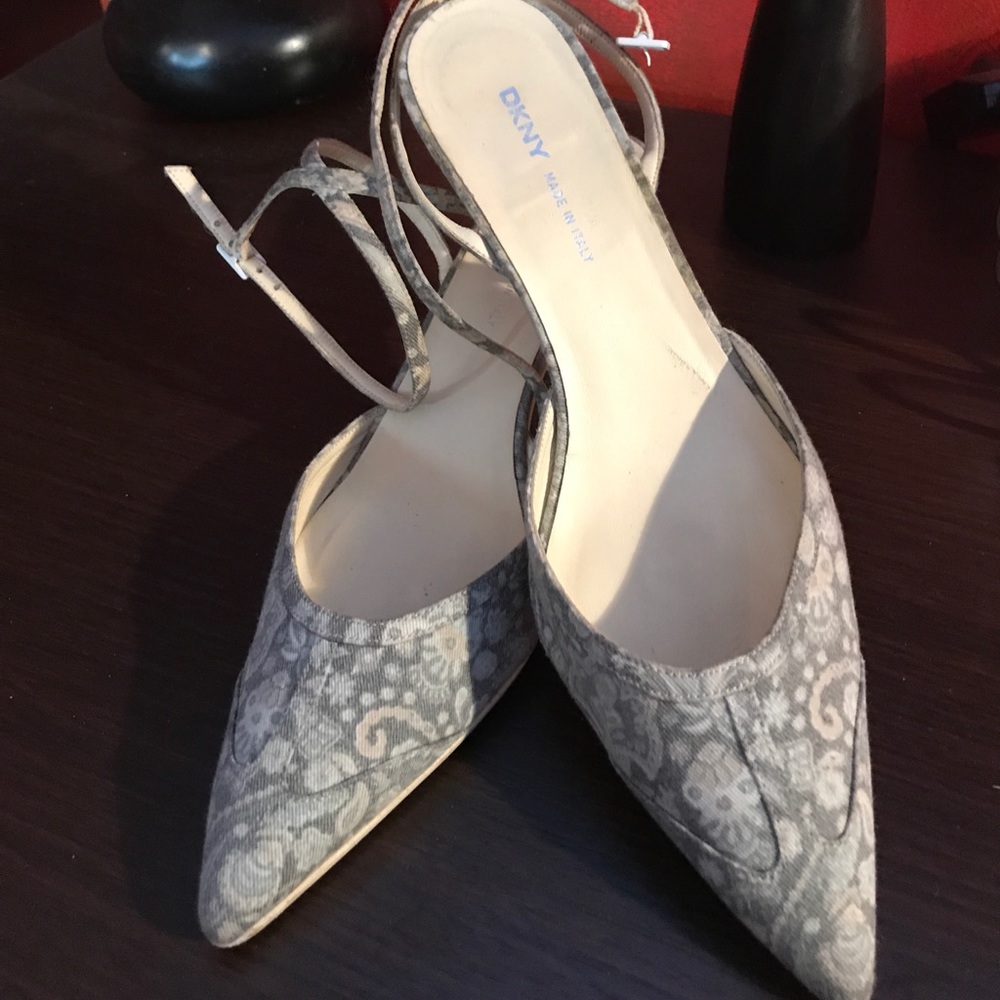 DKNY made in Italy size 8.5 Summer shoes! New!