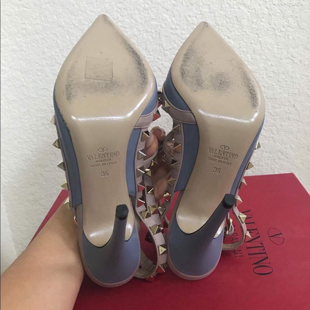 ❌⛔️SOLD❌⛔️ Authentic Valentino rock studs heels. - Picture 5 of 7