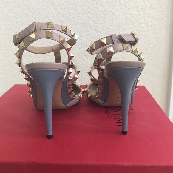 ❌⛔️SOLD❌⛔️ Authentic Valentino rock studs heels. - Picture 3 of 7