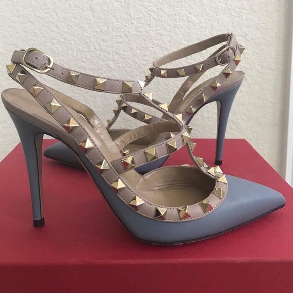 ❌⛔️SOLD❌⛔️ Authentic Valentino rock studs heels. - Picture 4 of 7