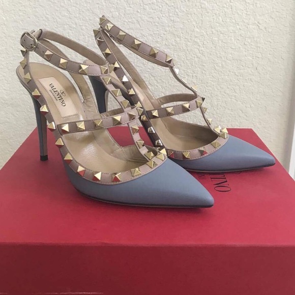 ❌⛔️SOLD❌⛔️ Authentic Valentino rock studs heels. - Picture 6 of 7