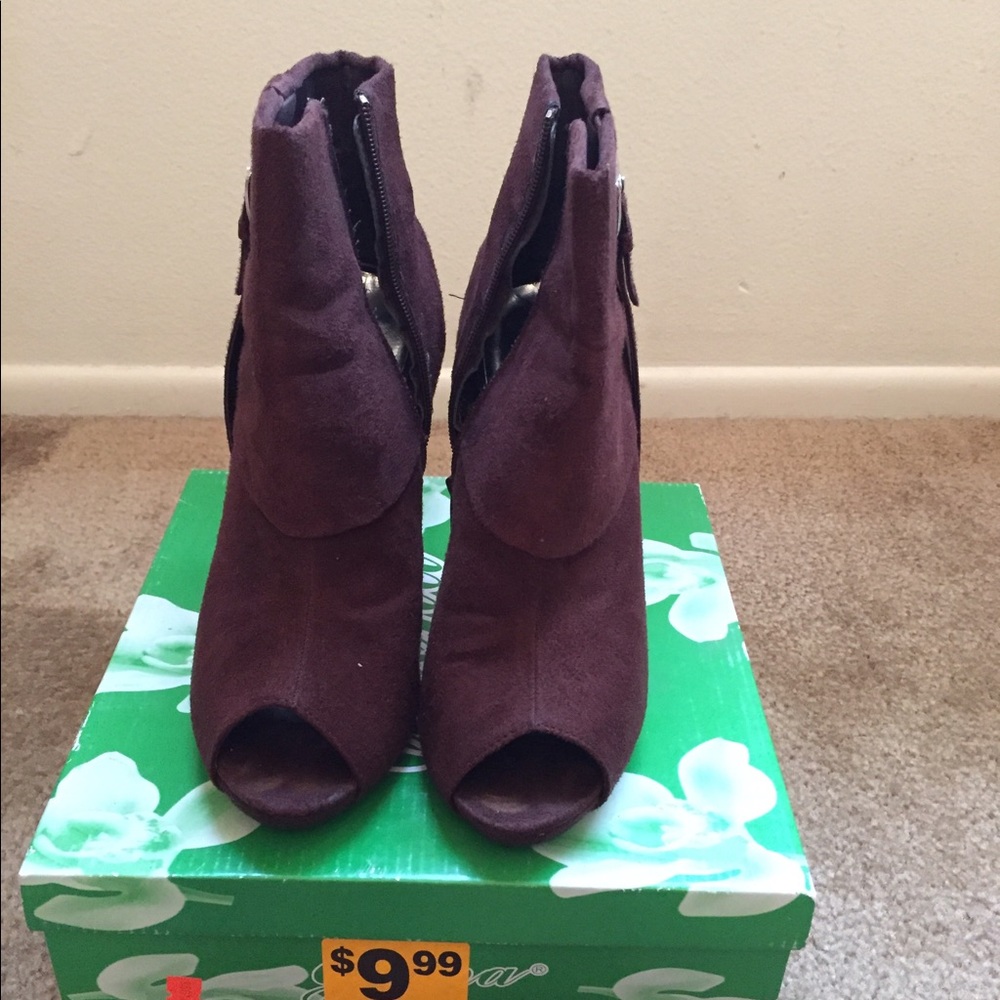 Size 8 1/2 Boot