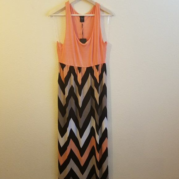 Chevron Maxi Dress - Picture 3 of 3