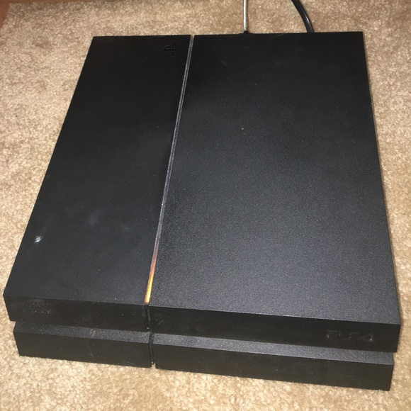 PlayStation 4, controllers, games - Picture 1 of 3