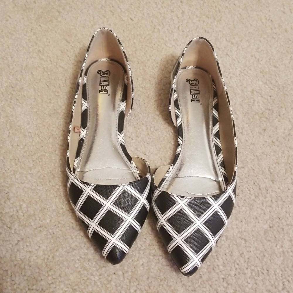 Brash black and white pointed flat