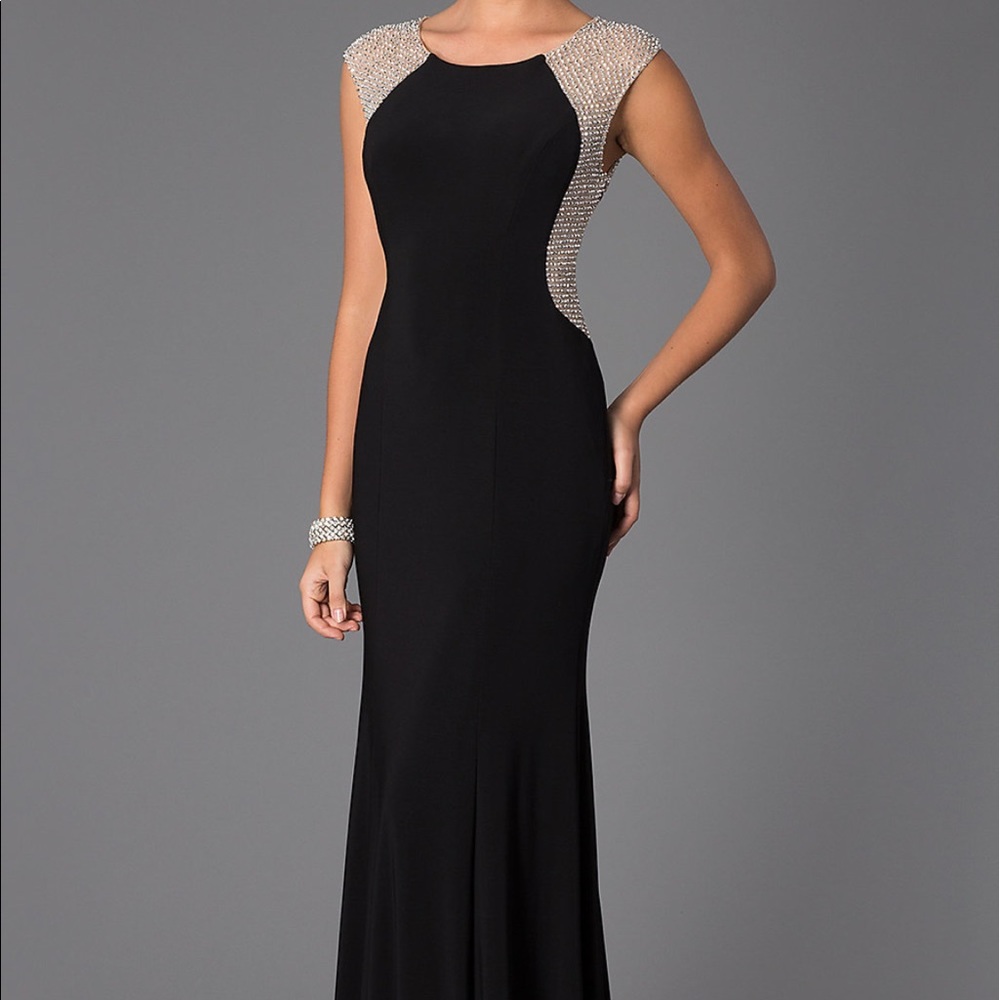 Long black prom gown
