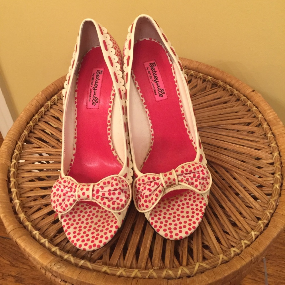 Betsey Johnson Polk dots high heels sz 9
