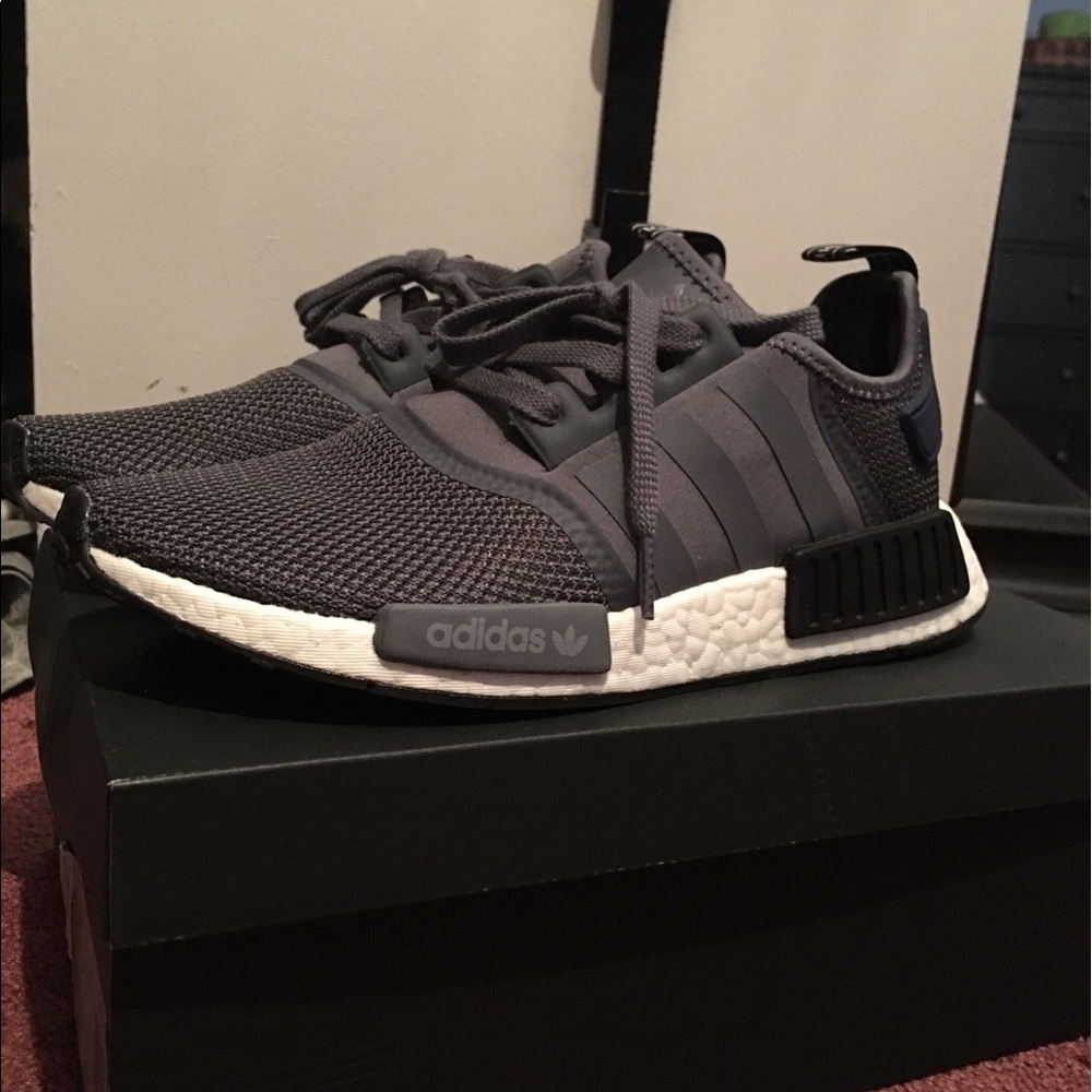 Adidas NMD R1 Onyx core black Georgetown