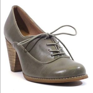 Gray Chelsea Crew Jackie Pump