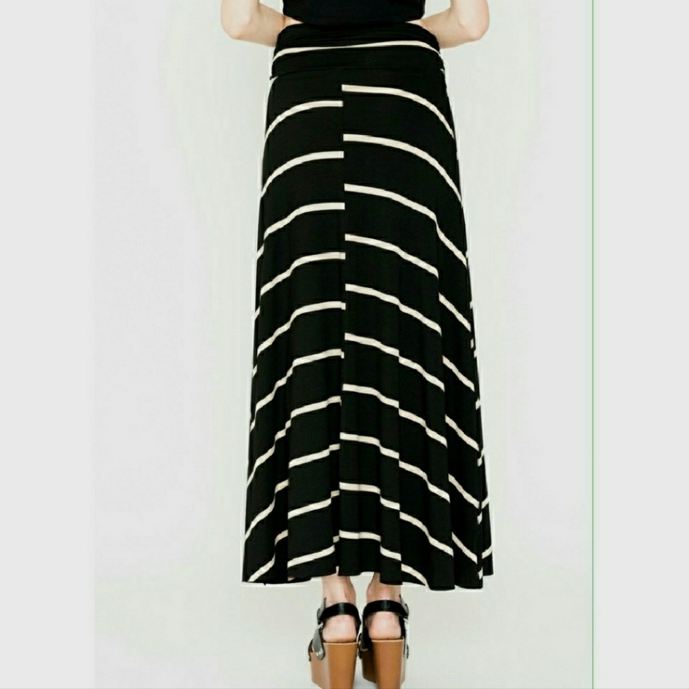 NWOT * Flatter your curves!