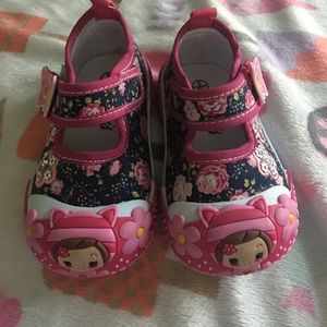 Girl shoes