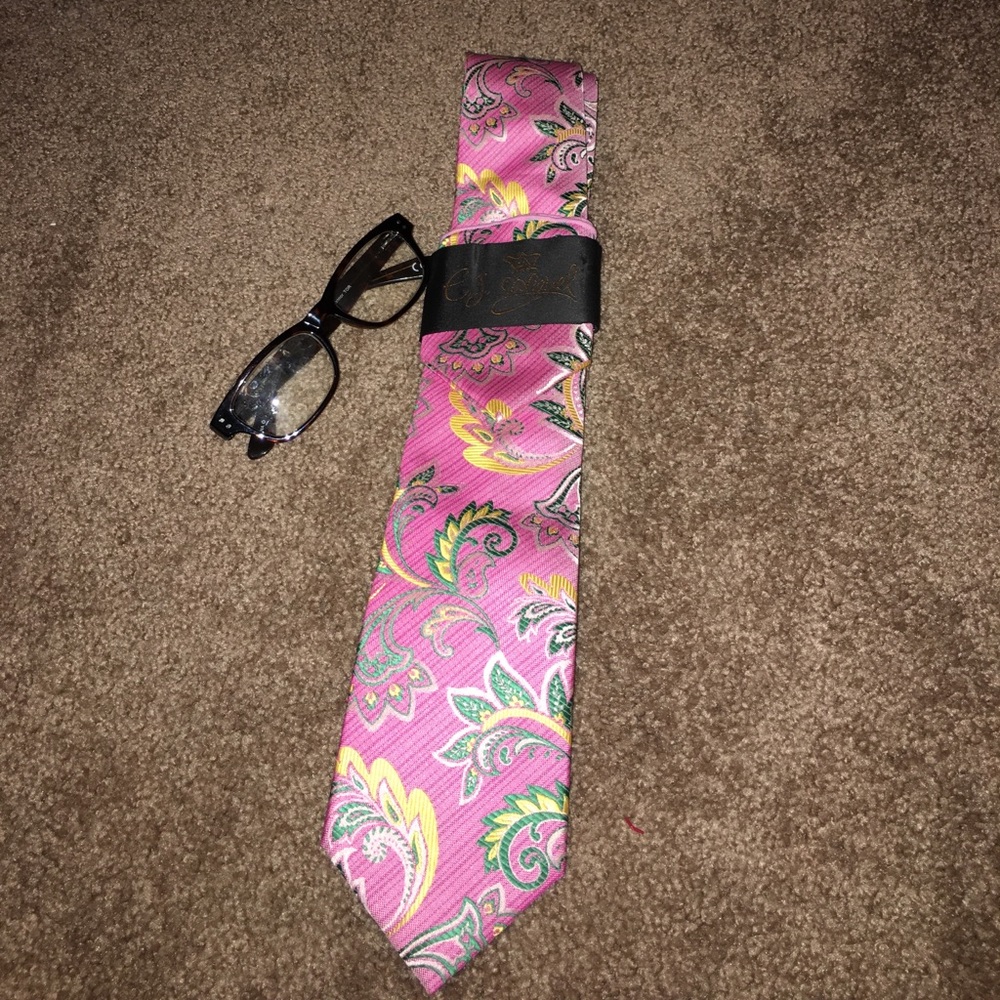 Tie with matching pocket square