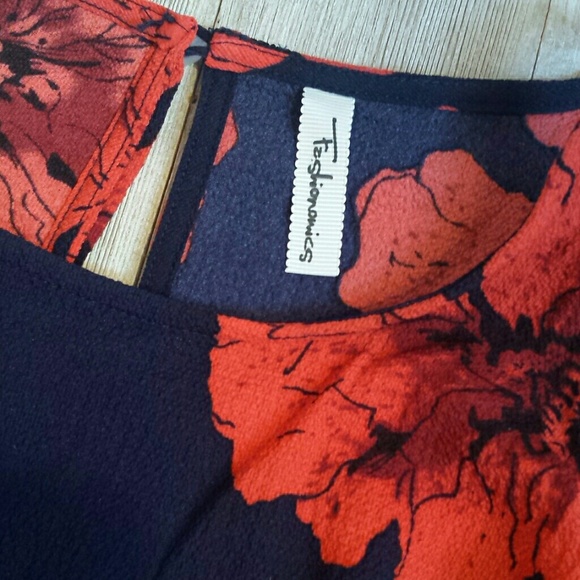 Big Floral Print Cold-shoulder blouse - Picture 3 of 4