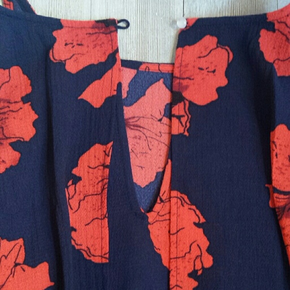 Big Floral Print Cold-shoulder blouse - Picture 4 of 4