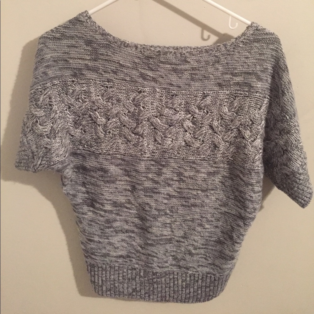 Short sleeve sweater