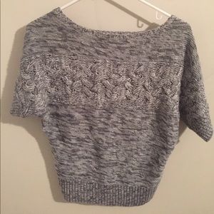 Short sleeve sweater