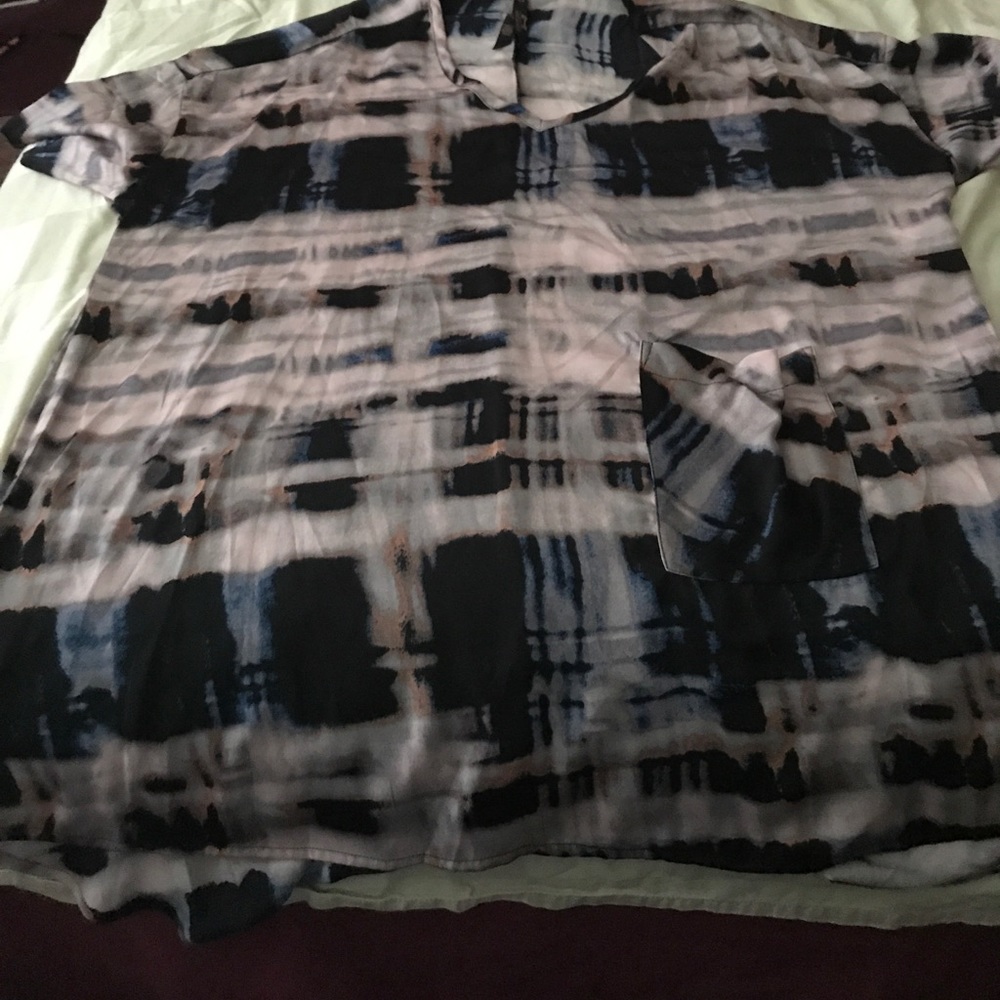 Ladies Loose Wearing Top. Excellent over Leggings