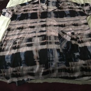 Ladies Loose Wearing Top. Excellent over Leggings