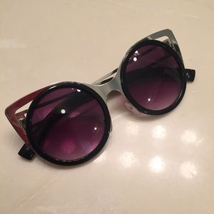 CAT EAR CUT OUT TINTED SUNGLASSES