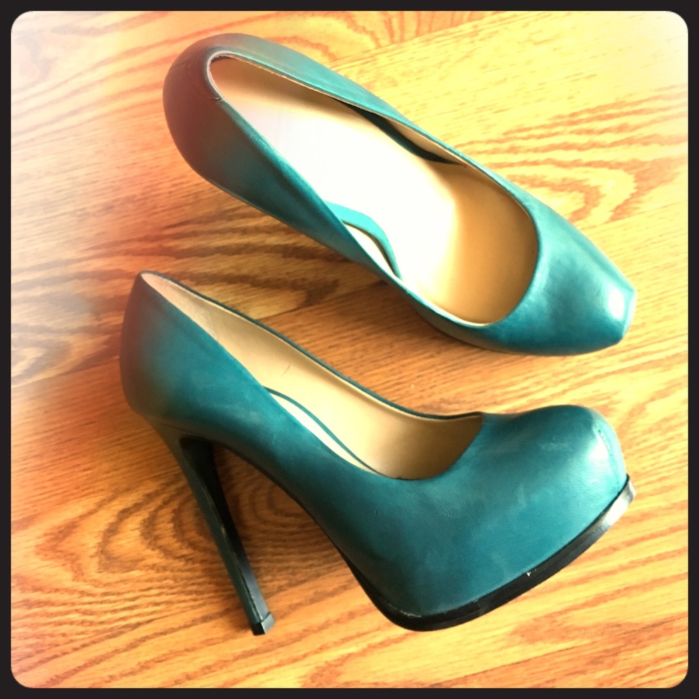 Pour la Victoire Teal leather heels in sz 7.