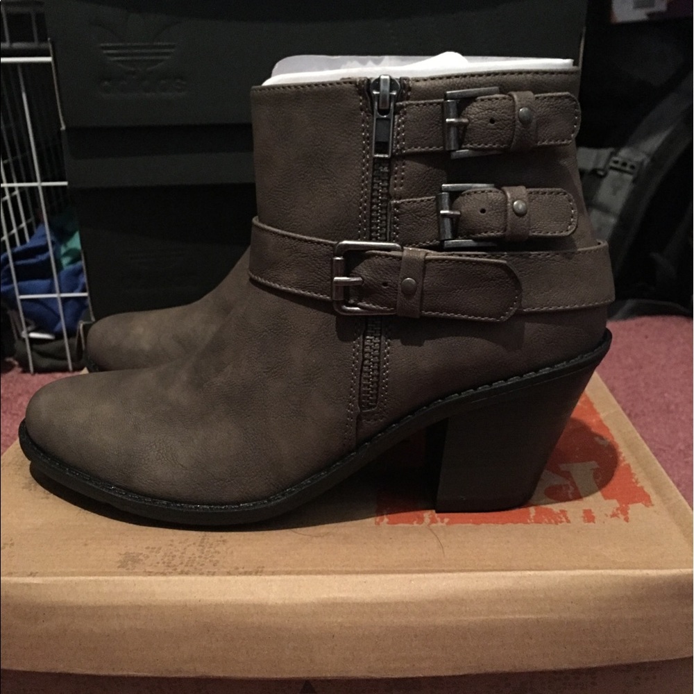 Ruff Hewn Sandstone booties