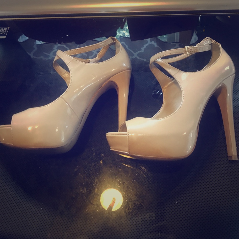 Steve Madden Nude Pumps