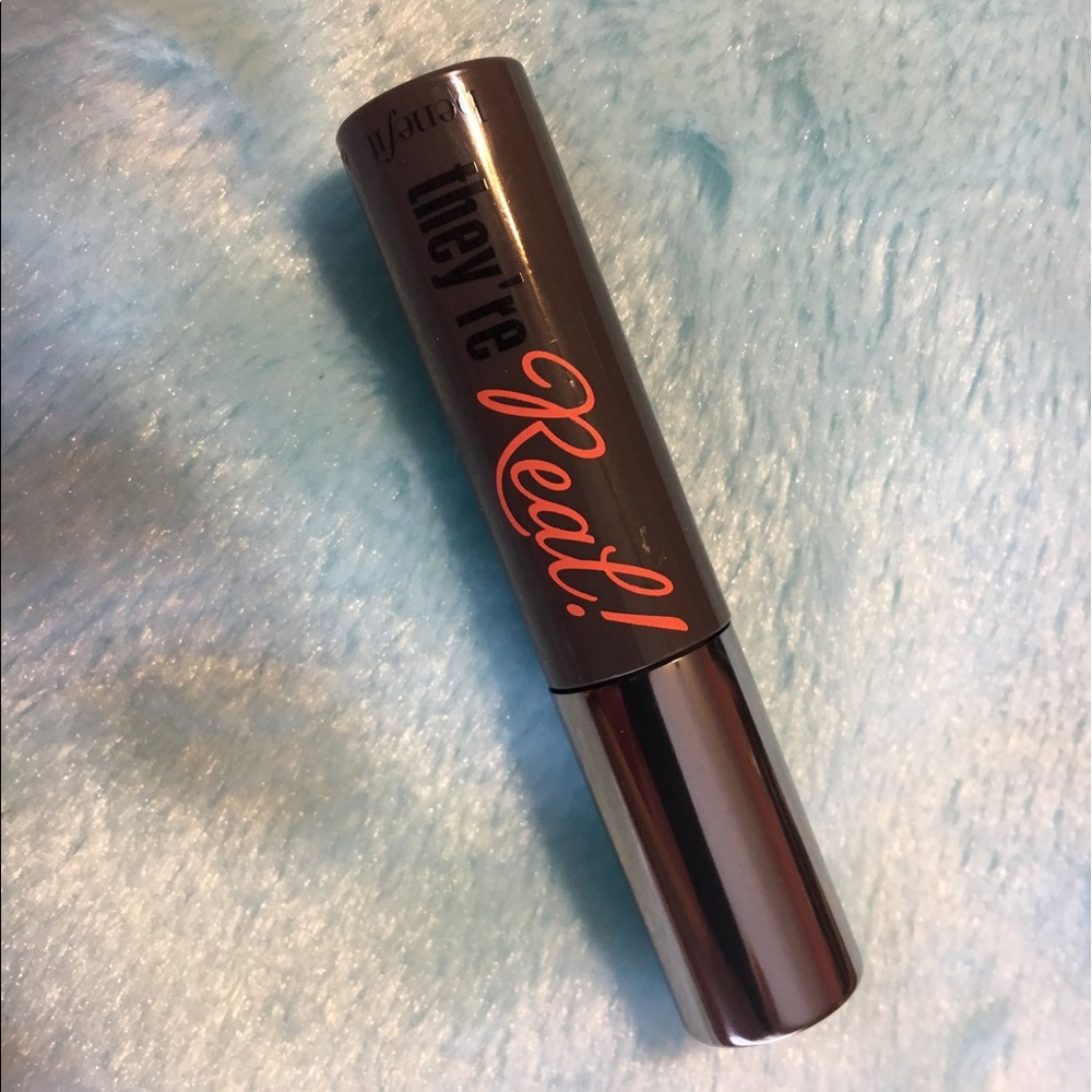 Benefit they're real mascara