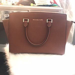 Michael Kors Medium Selma Bag